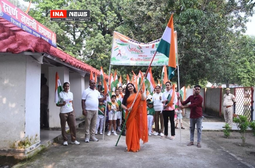 Hardoi : वामासरथी अध्यक्षा प्रतीक्षा सिंह के नेतृत्व में तिरंगा यात्रा का आगाज हुआ, पुलिस परिवार ने बिखेरा देशभक्ति का रंग
