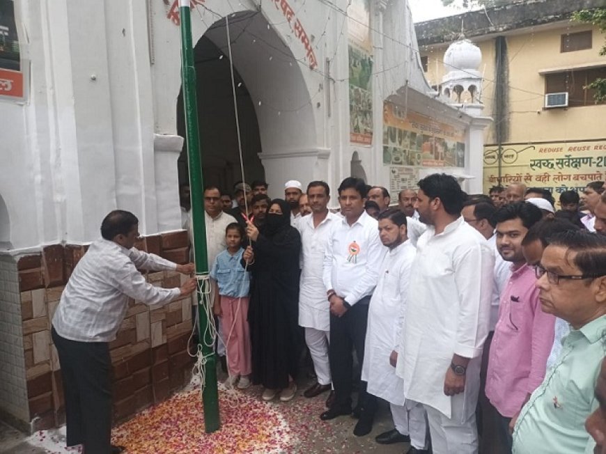 सम्भल नगर पालिका कार्यक्रम में बड़ी चूक, चेयरमैन पति ने स्वतंत्रता दिवस पर दी गणतंत्र दिवस की बधाई।