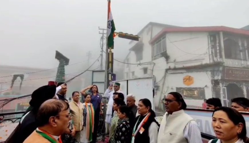 मसूरी में धूमधाम से मना 78 वां स्वतंत्रता दिवस, गांधी चौक पर गूंजा ‘भारत माता की जय’, नगरपालिका अध्यक्ष मीरा सकलानी ने किया ध्वजारोहण। 