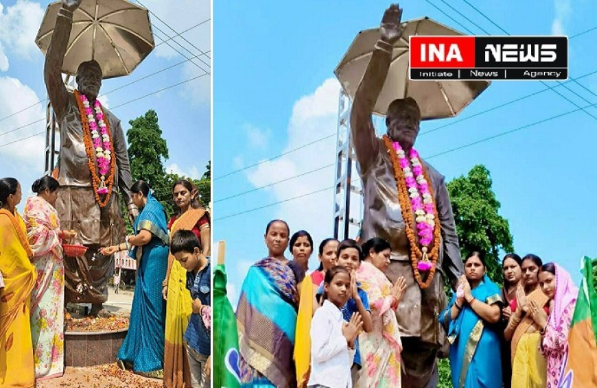 अटल चौक हरदोई पर भारत रत्न अटल बिहारी वाजपेयी की पुण्यतिथि पर भावभीनी श्रद्धांजलि। 