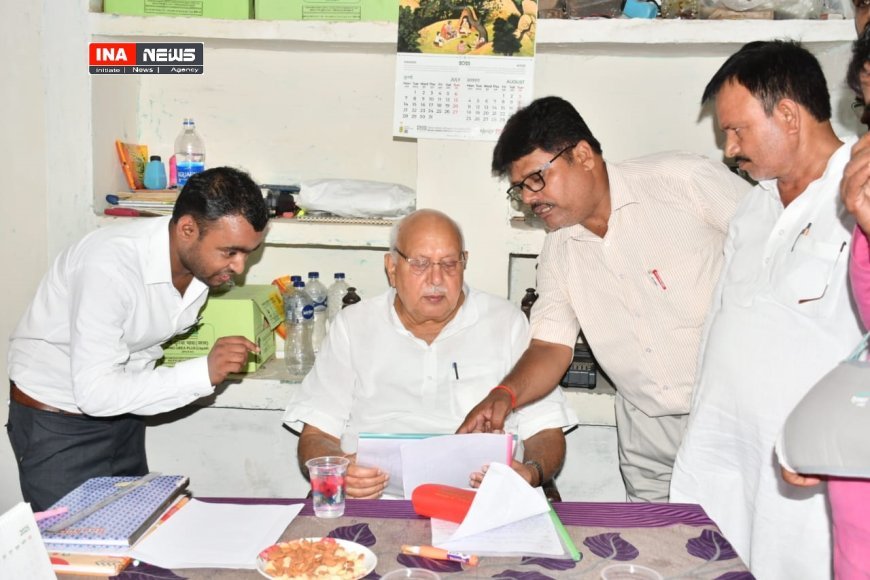 Lucknow : कृषि मंत्री सूर्य प्रताप शाही ने कुशीनगर में खाद की दुकानों पर मारे छापे, कालाबाजारी, जमाखोरी करने और अधिक कीमत पर खाद बेचने वालों पर होगी सख्त कार्रवाई