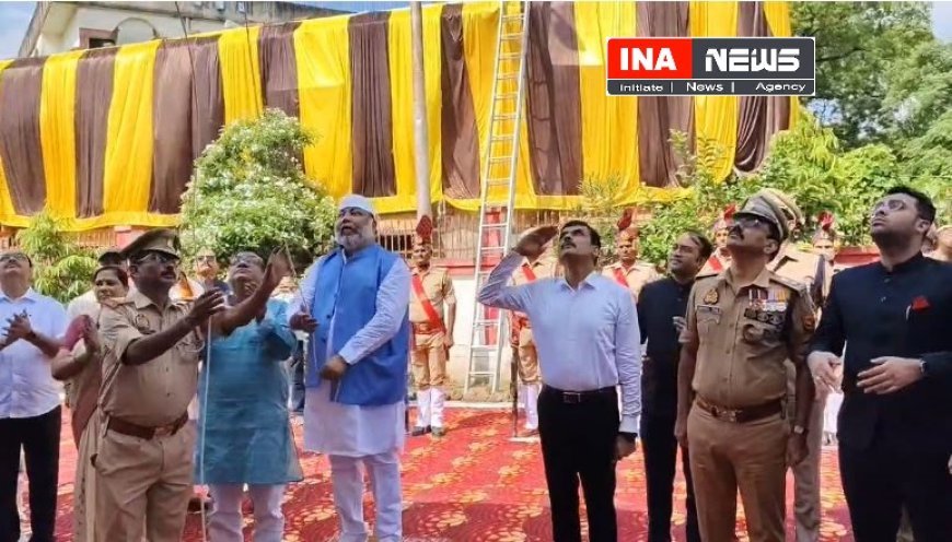 Ballia : परिवहन मंत्री व जिलाधिकारी ने स्वतंत्रता दिवस पर ध्वजारोहण कर किया वीर सपूतों को नमन