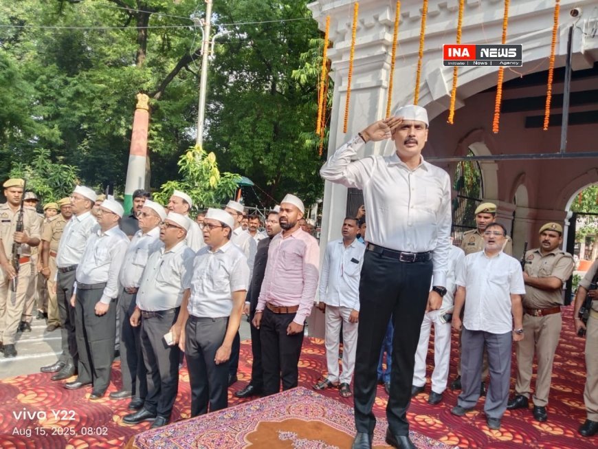 Ballia : कलेक्ट्रेट परिसर में हर्षोल्लास के साथ मनाया गया 79वी स्वतंत्रता दिवस, जिलाधिकारी ने किया ध्वजारोहण, शहीदों को किया नमन