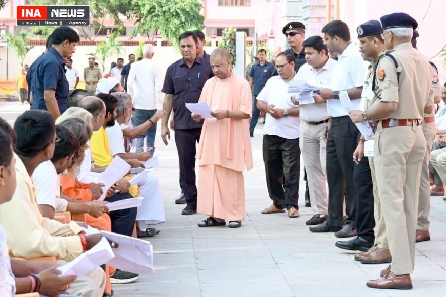 Gorakhpur : जनता दर्शन में सीएम योगी ने सुनीं 200 लोगों की समस्याएं, निस्तारण के लिए अफसरों को दिए निर्देश, कहा- सबके जीवन में खुशहाली सरकार का संकल्प