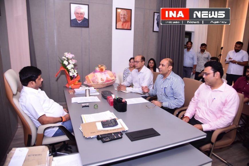 Lucknow : इन्वेस्ट यूपी ने औद्योगिक मंत्री नन्द गोपाल गुप्ता ‘नंदी’ को ‘उद्यमी मित्रों’ के कार्यो की प्रगति से अवगत कराया