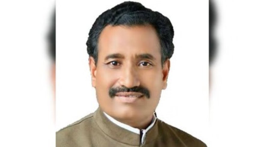 वाराणसी में बीजेपी के पूर्व विधायक रविंद्र नाथ त्रिपाठी पर रजिस्ट्री कार्यालय में हमला।