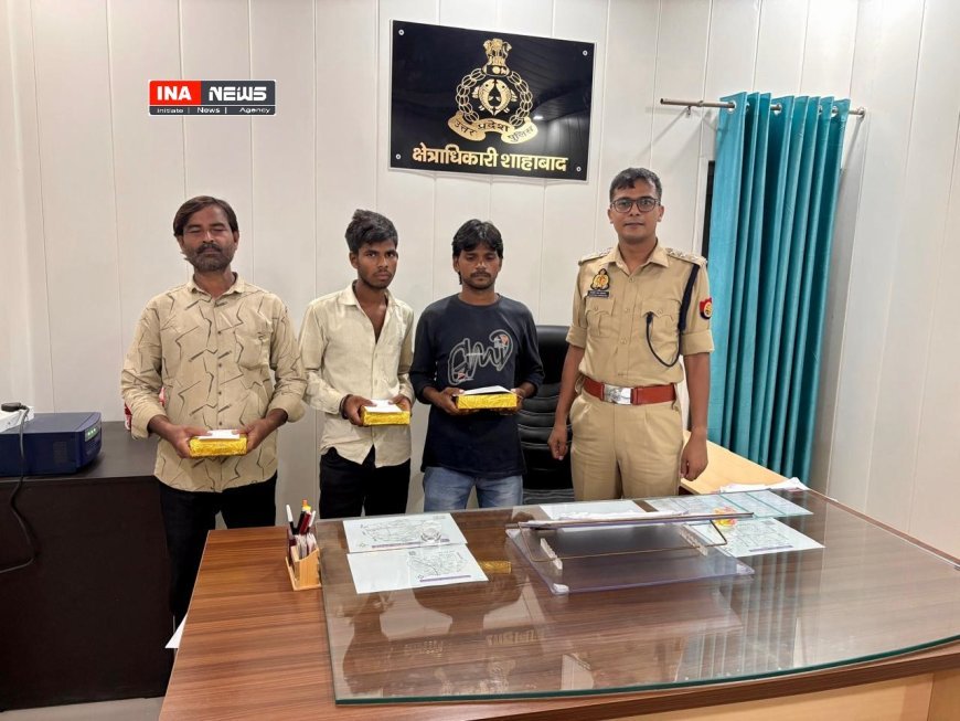 Hardoi : शाहाबाद में खोए मोबाइल फोन लौटाने वाले तीन युवकों को पुलिस ने किया सम्मानित