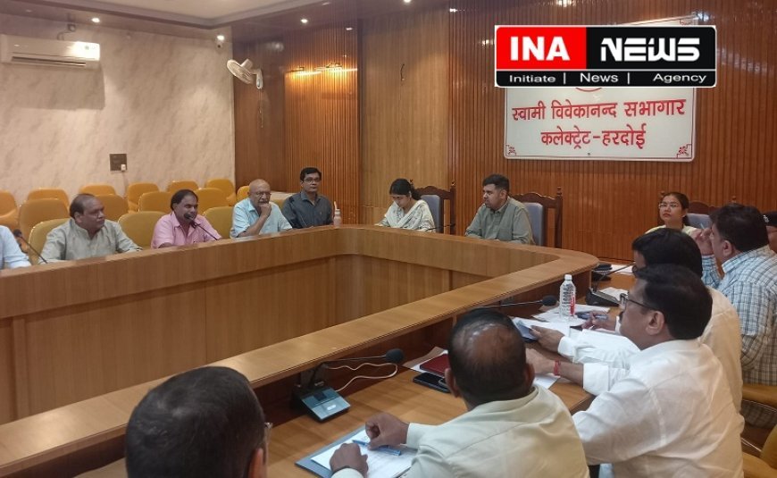 जिलाधिकारी की अध्यक्षता में उद्योग-व्यापार बंधु बैठक: समस्याओं के त्वरित समाधान, निवेश मित्र पोर्टल और बुनियादी ढांचे पर जोर। 