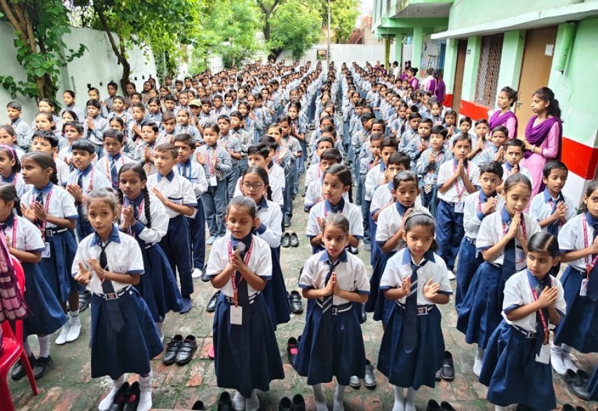 हरदोई का अनोखा स्कूल: 'राधे-राधे', 'जय सियाराम' और हनुमान चालीसा के साथ बच्चों में संस्कारों का संचार।