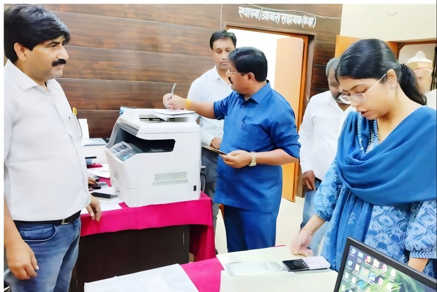 Hardoi : CDO का सख्त एक्शन- निरीक्षण में लापरवाही पर कर्मचारियों का वेतन रोका, चार पंचायत सहायकों को सेवा समाप्ति का नोटिस