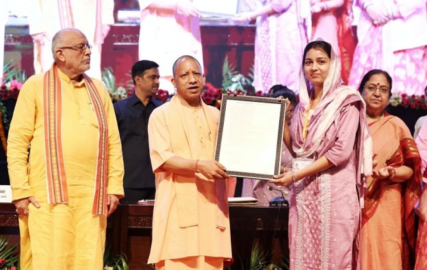 सीएम योगी ने 2,425 मुख्य सेविकाओं और 13 फार्मासिस्टों को सौंपे नियुक्ति पत्र, कहा-  विपक्ष के पास मुद्दों की कमी, सिर्फ नकारात्मकता बची।