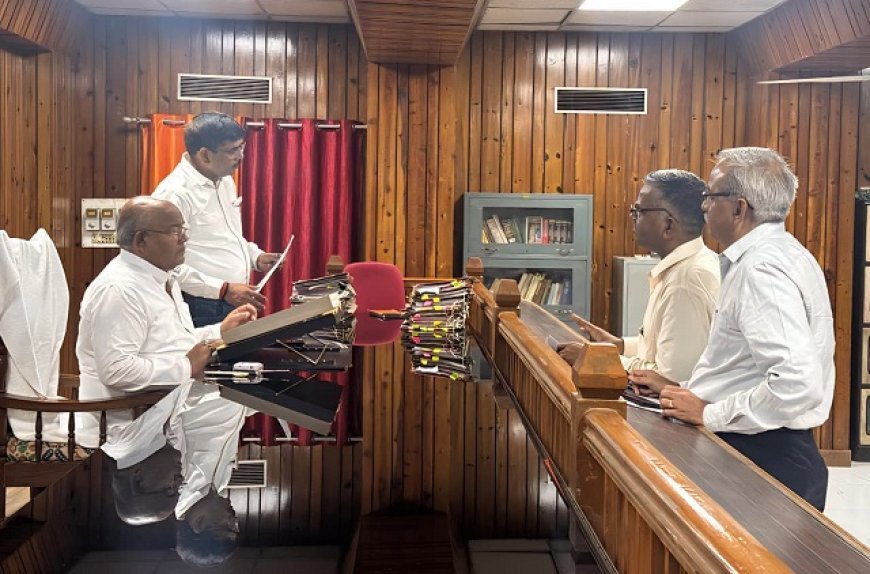 पिछड़ा वर्ग आयोग अध्यक्ष ने की 30 प्रकरणों की जनसुनवाई, अधिकारियों की अनुपस्थिति पर जताई कड़ी नाराजगी।