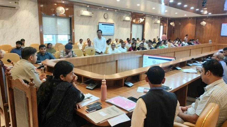 जिलाधिकारी की अध्यक्षता में प्रारंभिक अर्हता परीक्षा की तैयारियों हेतु बैठक आयोजित। 