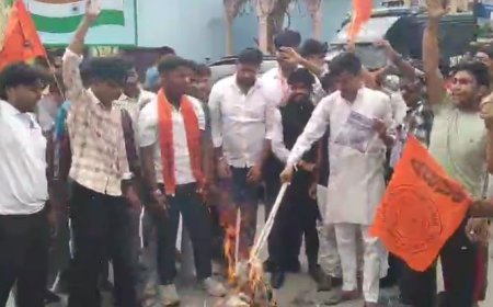 Sambhal : एबीवीपी ने सम्भल में किया पुलिस का पुतला दहन