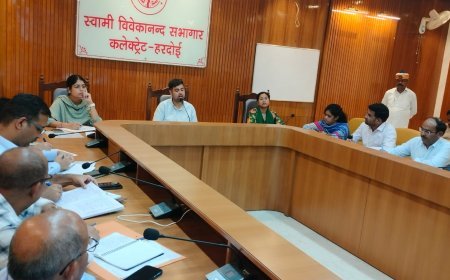 Hardoi : परीक्षा केंद्रों पर सभी आवश्यक सुविधाएं सुनिश्चित कर ली जाएः-जिलाधिकारी