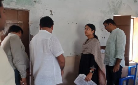 Hardoi : हरदोई में ग्राम पंचायत सचिवालय का निरीक्षण, CDO ने दिए आयुष्मान कार्ड और सुविधाओं में सुधार के निर्देश