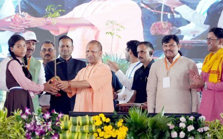 Lucknow : पौधरोपण महाभियान-2025 : शिक्षकों के सम्मान में सभी वन प्रभाग लगाएंगे 'एक पेड़ गुरु के नाम'