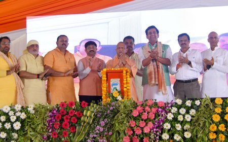 Gorakhpur : गीडा को मुख्यमंत्री ने दी 2251 करोड़ रुपये के निवेश और विकास परियोजनाओं की सौगात, बोले- गुंडा टैक्स सपा सरकार का संस्कार था