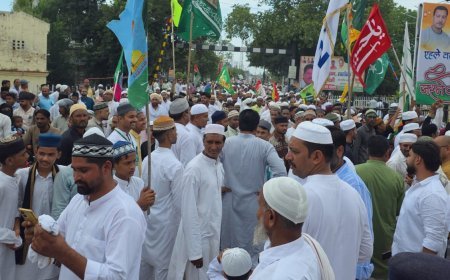 Uttrakhand : ईद-ए-मिलाद-उन-नबी का जुलूस बड़ी शान ए शौकत के साथ निकला गया, हजरत मोहम्मद साहब के बताए हुए रास्ते पर चलेंगे