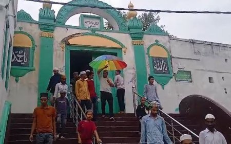 Sambhal : जामा मस्जिद पर रिमझिम बारिश के बीच जुमे की नमाज़ सकुशल सम्पन्न