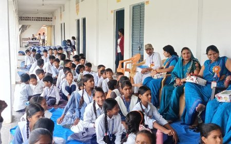 Sitapur : गुरु पर्व पर शिक्षक दिवस समारोह, विद्यार्थियों ने निभाई अध्यापक की भूमिका