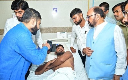 Lucknow : उच्च शिक्षा मंत्री योगेंद्र उपाध्याय ने केजीएमयू में घायल छात्रों से मुलाकात की, दोषियों के खिलाफ सख्त कार्रवाई का आश्वासन