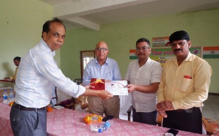 Hardoi : शिक्षक दिवस पर सम्मान समारोह, शिक्षक समाज की दशा और दिशा तय करने में सबसे महत्वपूर्ण भूमिका निभाते हैं: अरुणेश बाजपेई