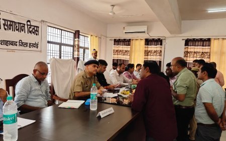 Hardoi : प्रदेश सरकार की कल्याणकारी योजनाओं का क्रियान्वयन करते हुए लाभान्वित करायें- डीएम