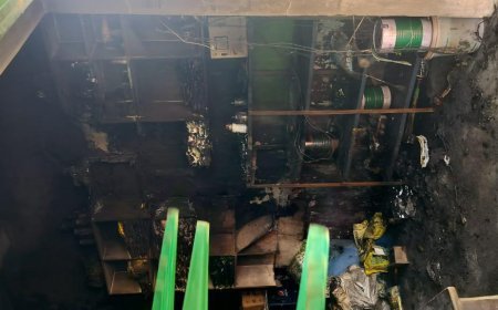 Sitapur : खाद की दुकान में लगी भीषण आग, लाखों का सामान जलकर राख