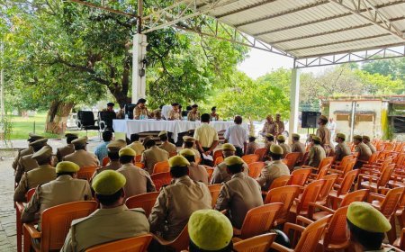 Hardoi : रिजर्व पुलिस लाइन में सैनिक सम्मेलन आयोजित, पुलिस अधीक्षक ने कर्मचारियों की समस्याओं का समाधान करने के दिए निर्देश