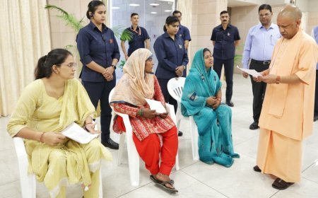 Lucknow : जनता दर्शन में बोले सीएम योगी- परेशान न हों, इलाज में मदद करेगी सरकार