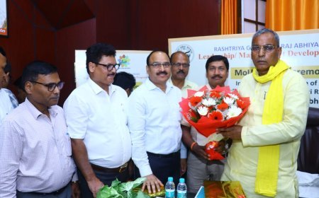 Lucknow : लखनऊ में कैबिनेट मंत्री ओम प्रकाश राजभर ने किया सचिवालय दर्पण स्मारिका-2025 का विमोचन