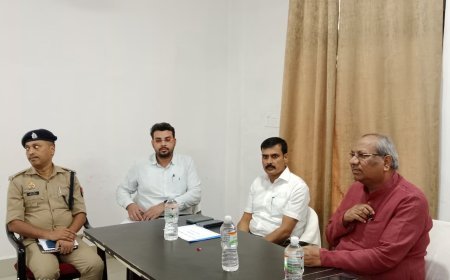 Ballia : मंत्री डॉ. संजय कुमार निषाद ने मत्स्य पालकों को अधिक से अधिक लाभ पहुंचाने के दिए निर्देश