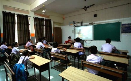 Lucknow : बॉर्डर जिलों के स्कूलों का कायाकल्प, स्मार्ट क्लास और टैबलेट से शिक्षा को मिल रही नई उड़ान