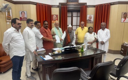 Lucknow : सुरेश कुमार खन्ना से प्रदेश के पूर्व विधायक एवं पूर्व विधान परिषद सदस्य वेलफेयर सोसाइटी के प्रतिनिधि मंडल ने की मुलाकात