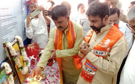 Ballia : प्रभारी मंत्री ने स्वस्थ नारी सशक्त परिवार’ अभियान, स्वास्थ्य मेले का वैदिक मंत्रोच्चार व दीप प्रज्वलित कर कार्यक्रम का हुआ शुभारंभ