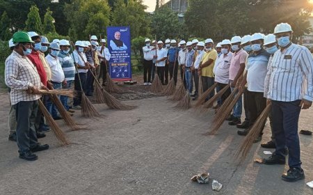 Sitapur : डालमिया शुगर मिल जवाहरपुर में सेवा पखवाड़ा का आगाज़, पीएम मोदी के जन्मदिवस पर स्वच्छता अभियान से हुई शुरुआत