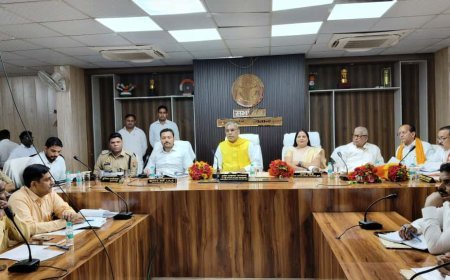 Lucknow : पंचायतीराज तथा अल्पसंख्यक कल्याण मंत्री ओम प्रकाश राजभर ने प्रभार जनपद में विकास कार्यों व कानून व्यवस्था के सम्बन्ध में उ0प्र0 मुख्यमंत्री डैशबोर्ड के माध्यम से समीक्षा बैठक की