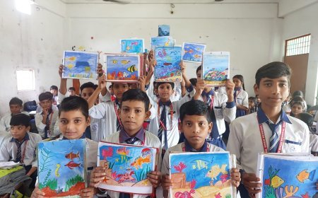 Hardoi : कला प्रतियोगिता में छात्रों ने जलजीव चित्रण से अपनी कला का प्रदर्शन किया