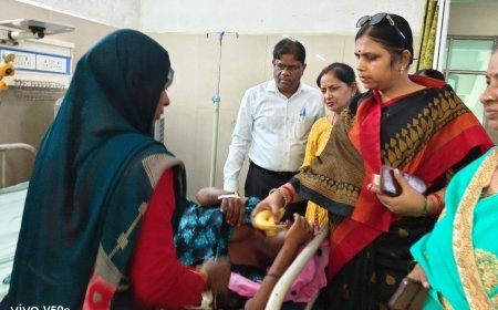 Hardoi : भाजपा महिला मोर्चा ने हरदोई मेडिकल कॉलेज में मरीजों को बांटे फल