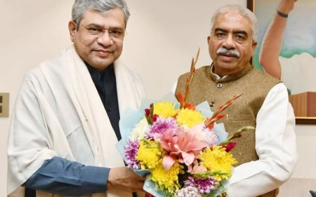 Lucknow : मंत्री राकेश सचान के प्रयासों से पुखरायां स्टेशन पर दो महत्वपूर्ण ट्रेनों का प्रायोगिक ठहराव स्वीकृत