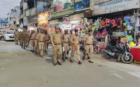 Hardoi : एसपी अशोक कुमार मीणा ने की पैदल गश्त, जनता को दिया सुरक्षा का भरोसा