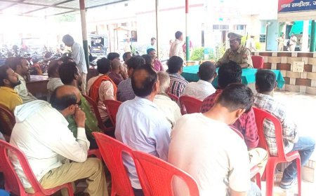 Hardoi : कोतवाली संडीला में पीस कमेटी की बैठक, त्योहारों पर शांति और भाईचारे की अपील