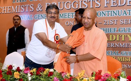 Gorakhpur : जन विश्वास बनाए रखना ही कारोबार की सबसे बड़ी पूंजी : सीएम योगी