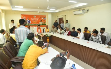 Lucknow : जीएसटी सुधारों पर मंत्री एके शर्मा ने दी जानकारी, मध्यम वर्ग को मिलेगी राहत