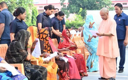 Gorakhpur : हर जरूरतमंद को दिलाएं कल्याणकारी योजनाओं का लाभ : सीएम योगी