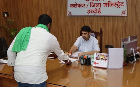 Hardoi : जिलाधिकारी ने जनसुनवाई में सुनीं 111 शिकायतें, त्वरित निपटारे के निर्देश