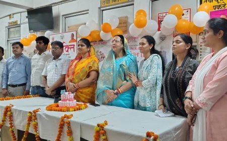 Hardoi : मिशन शक्ति फेज-5.0 के तहत कन्या जन्मोत्सव के आयोजन में मां-बेटी को दिए उपहार, जिला पंचायत अध्यक्ष प्रेमावती और महिला मोर्चा अध्यक्ष अलका गुप्ता ने शुभारंभ किया