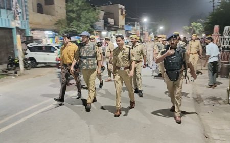 Hardoi : हरदोई में पुलिस अधीक्षक ने की पैदल गश्त, त्योहारों में शांति और सुरक्षा का दिलाया भरोसा