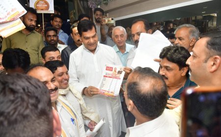 Lucknow : जीएसटी सुधारों से व्यापारियों को लाभ, ए.के. शर्मा ने हजरतगंज में संवाद कर मोदी सरकार का किया आभार